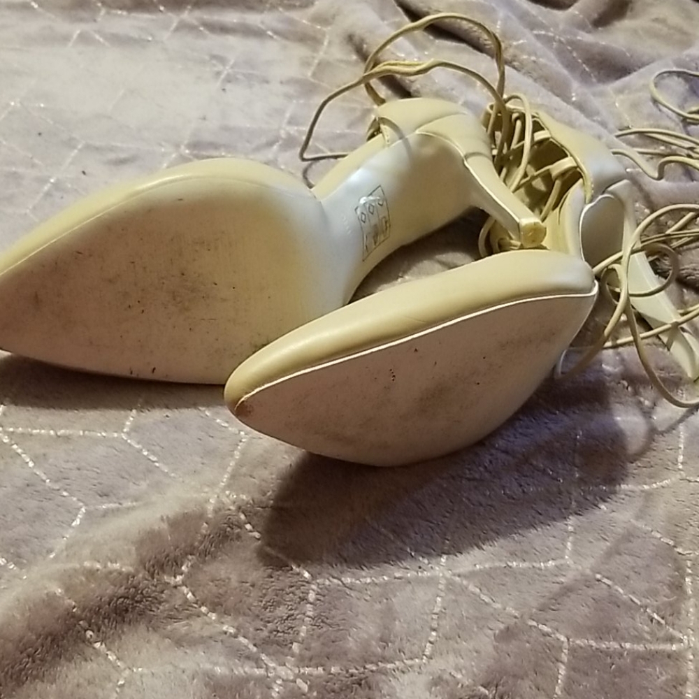 Heels - Picture 3 of 4